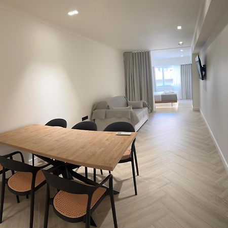 Triple A - Near Ermou Shopping Street - Family Hospitality - Free Parking! Aparthotel Athens Ngoại thất bức ảnh
