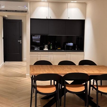 Triple A - Near Ermou Shopping Street - Family Hospitality - Free Parking! Aparthotel Athens Ngoại thất bức ảnh